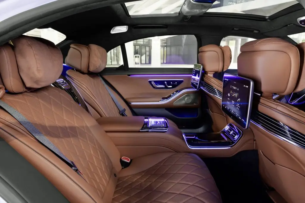 Intérieur cuir de la Mercedes Classe S, transfert privé avec chauffeur vers les stations de ski aux Arcs