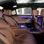 Intérieur cuir de la Mercedes Classe S, transfert privé avec chauffeur vers les stations de ski aux Arcs