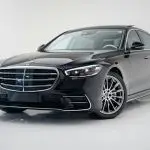 Mercedes Classe S de profil, service de transfert VIP avec chauffeur aux Arcs